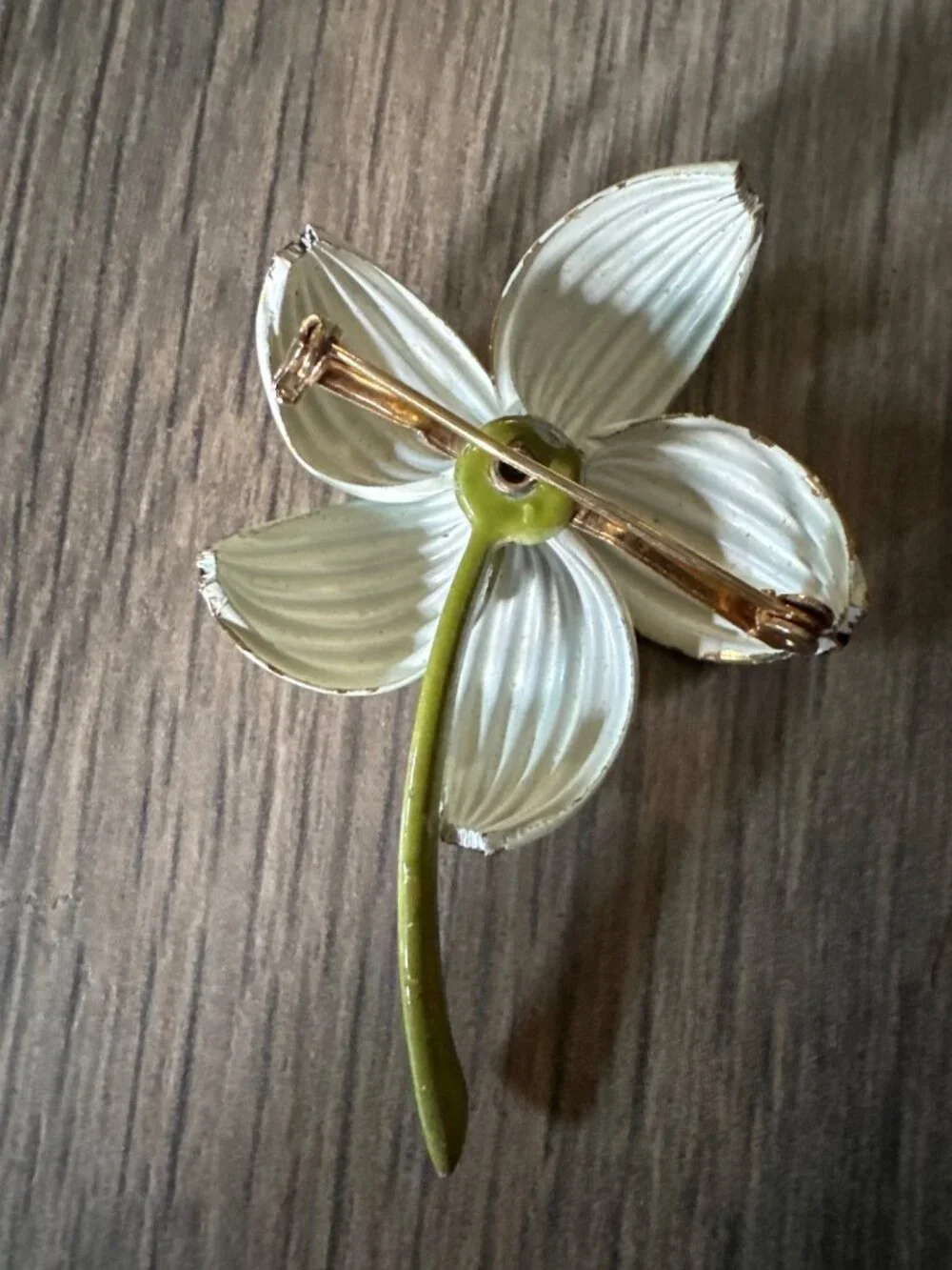 Vintage 1960 MOD Dogwood White & Black Spotted Flower Brooch Yellow Center 2.5-I